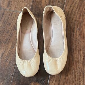 Vince Camuto Women's Cream Patent Flats